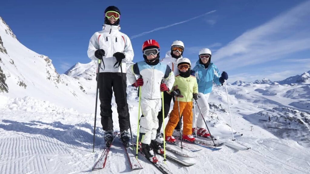 famille de skieurs