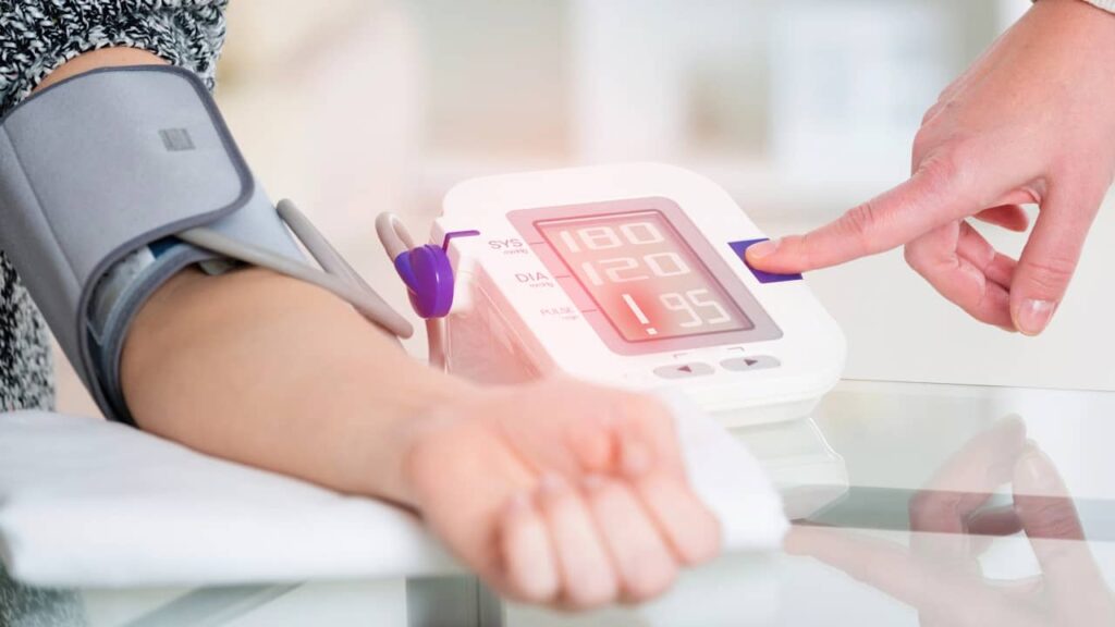 prise de tension hypertension appareil