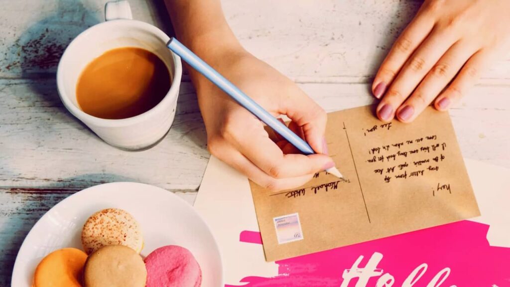 Rédiger une carte de vœux : les clés pour un message qui fait vraiment plaisir