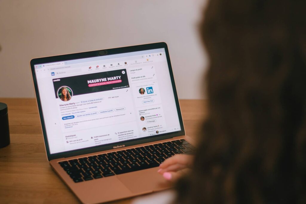 LinkedIn : l'art de recycler du contenu web avec sa propre photo