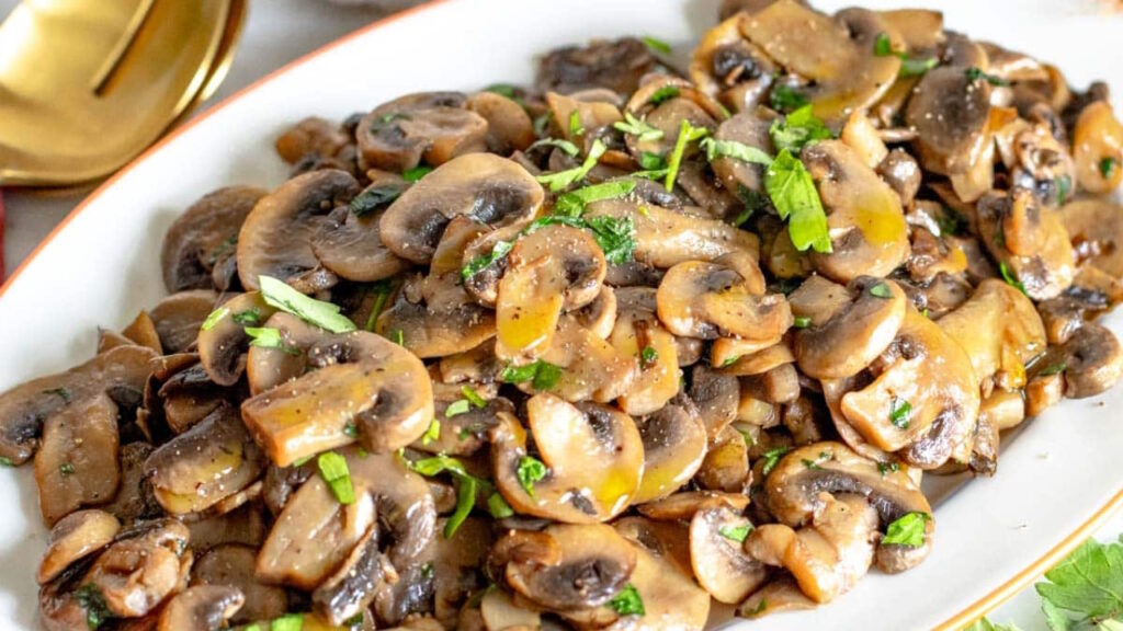 Poêlée de champignons, ail et persil
