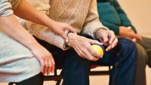 Les femmes vivent plus longtemps que les hommes