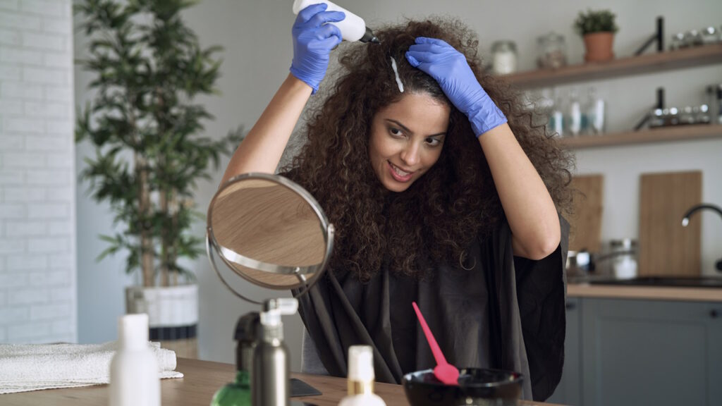 Les silicones et leur effet sur les cheveux
