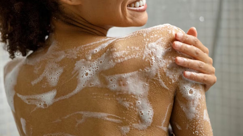 Les tensioactifs agressifs dans les savons et gels douche