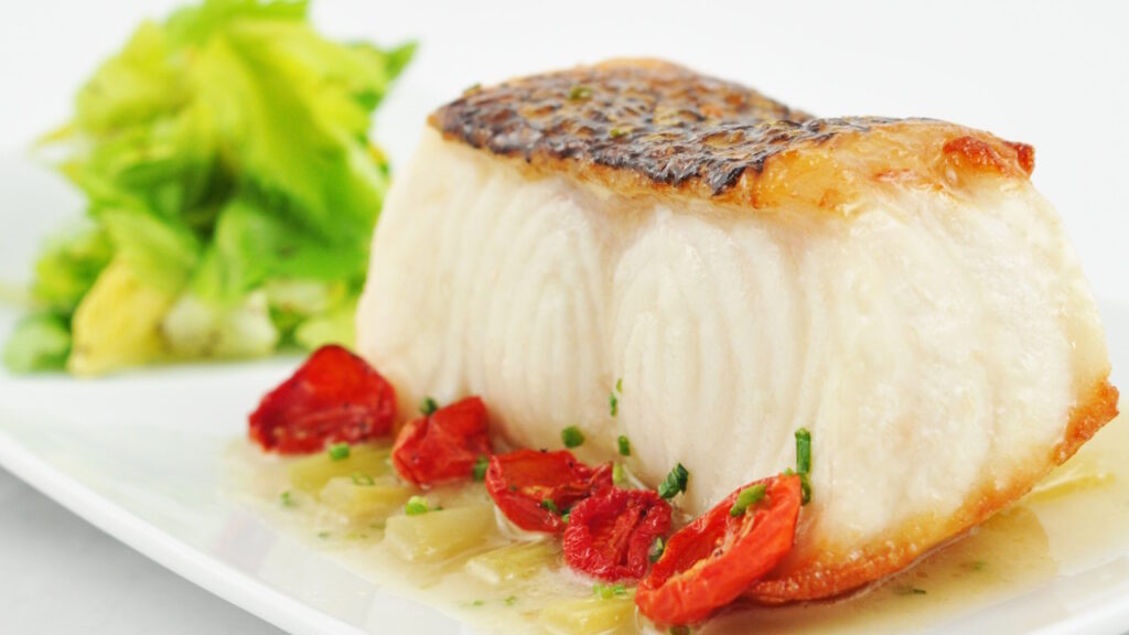 Pavé de bar rôti, purée de panais et émulsion au citron