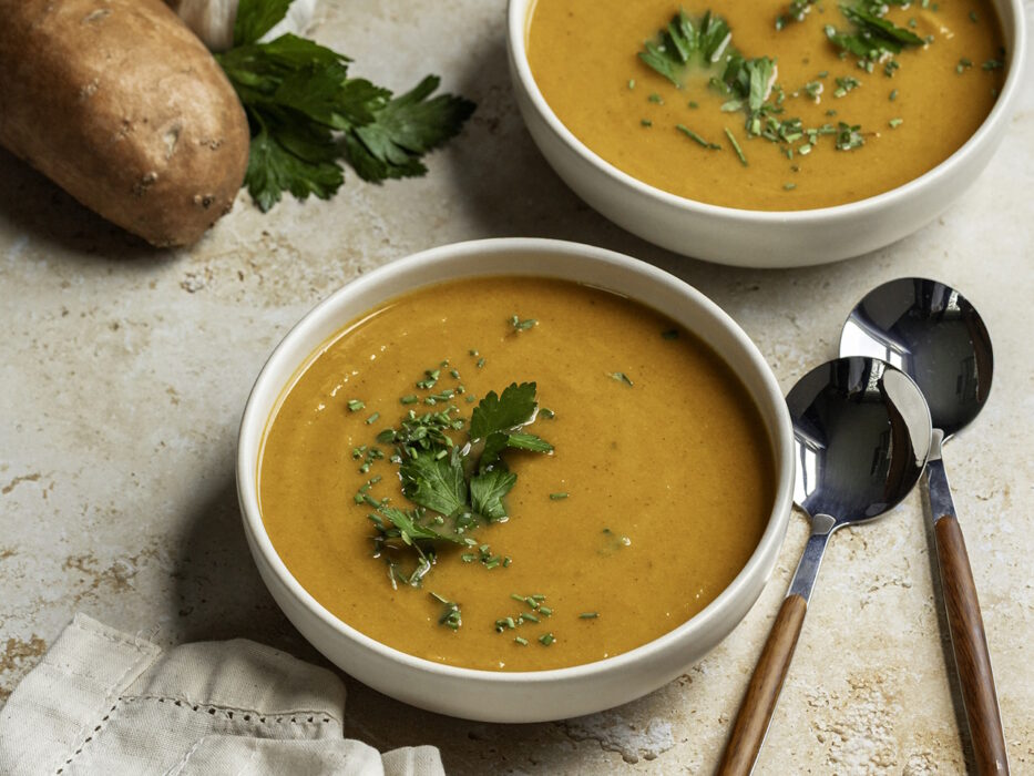 Soupe réconfortante aux légumes rôtis