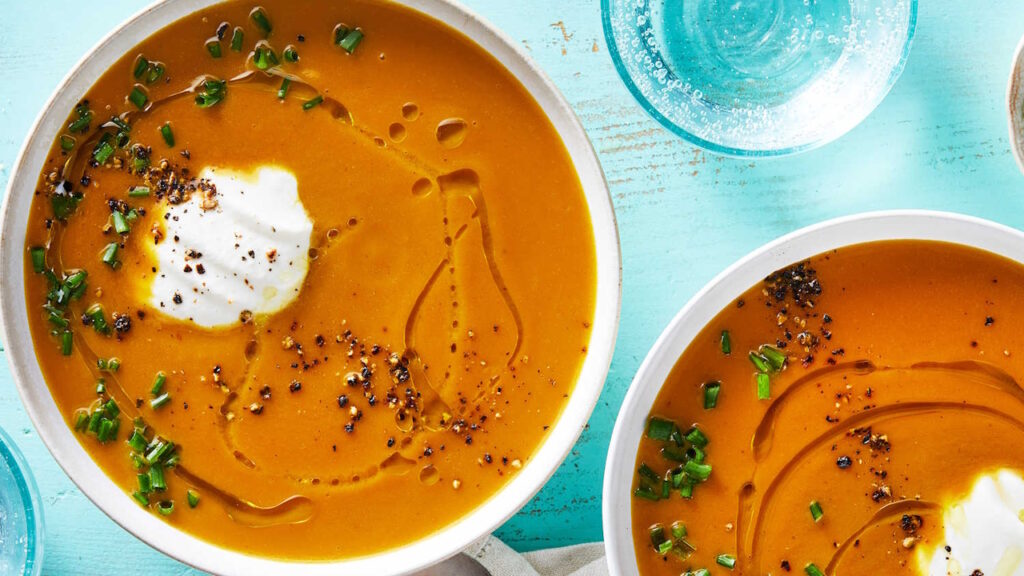 Velouté de potimarron au lait de coco et éclats de noisettes