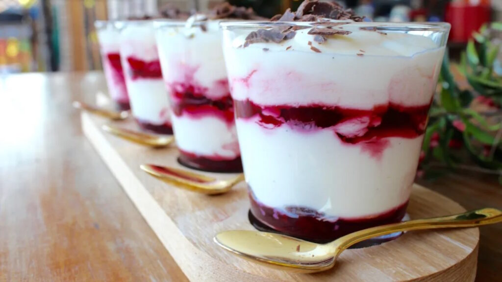 Verrines dessert avec la bûche restante