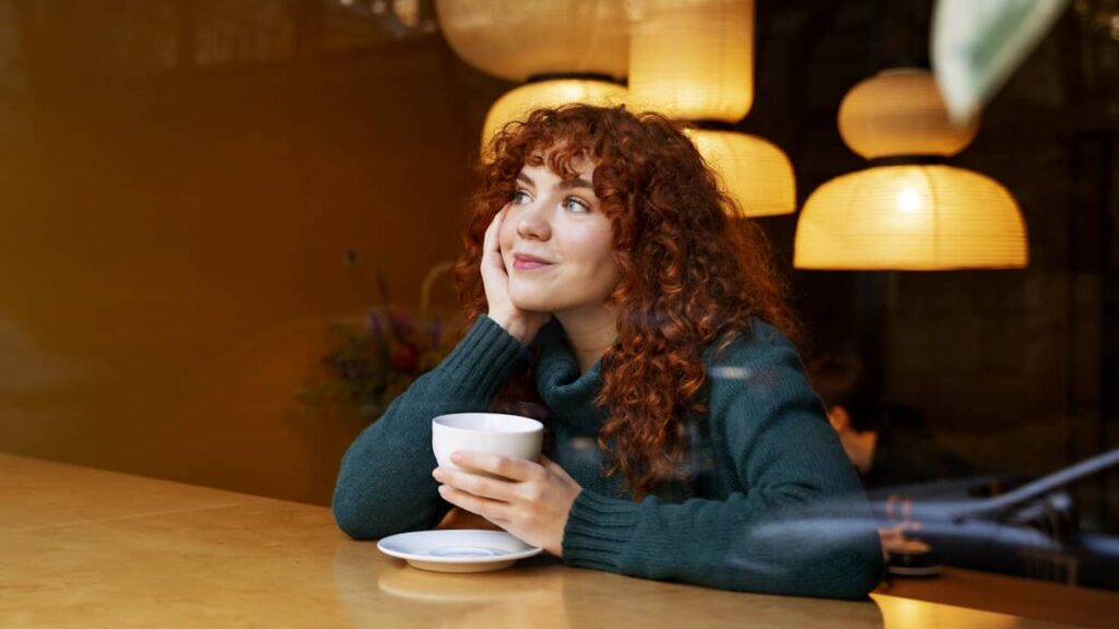 femme seule cafe