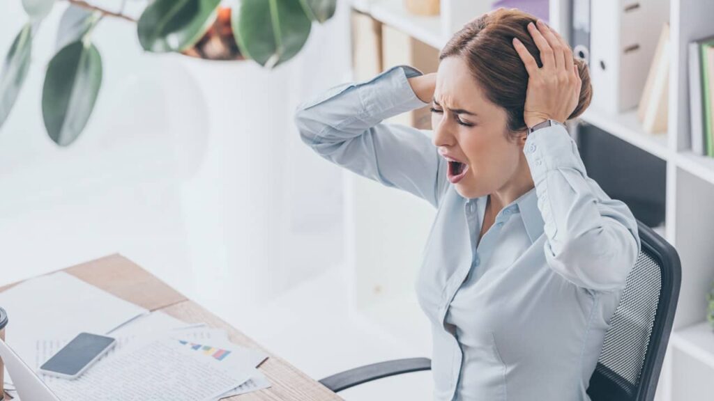 femme stressée travail