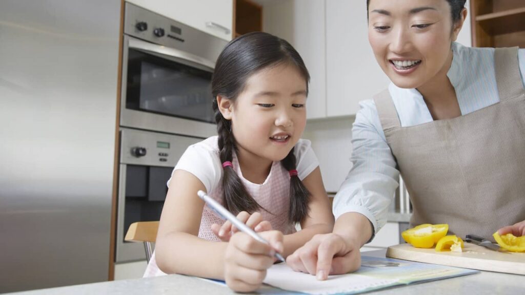 mere et fille cuisine aide