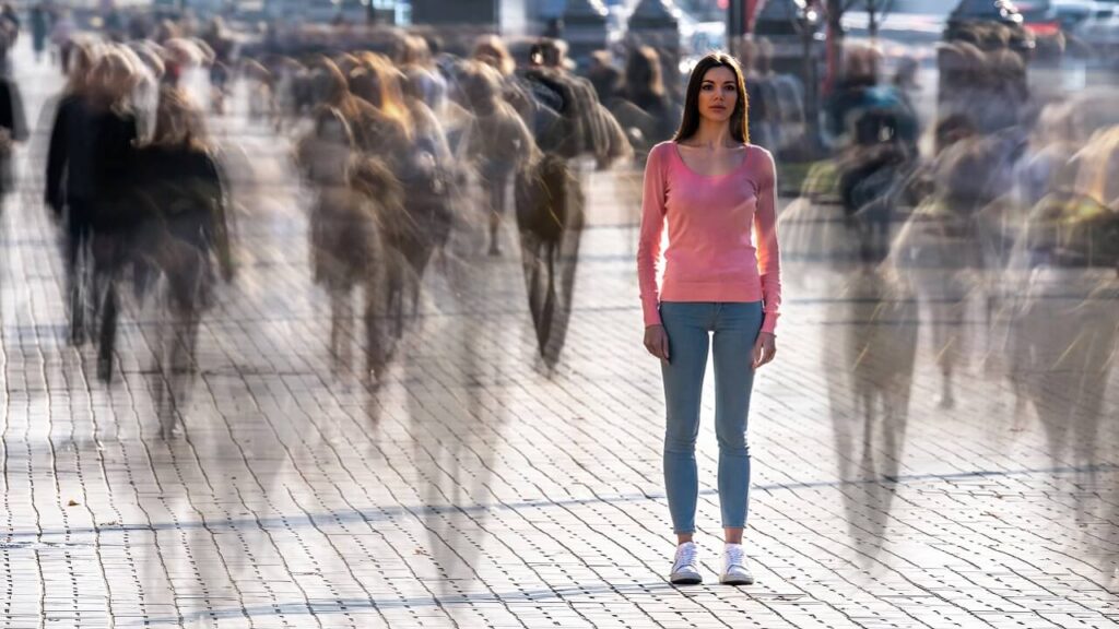 Plus vous comprenez les gens, plus vous vous sentez seul ! Voici pourquoi