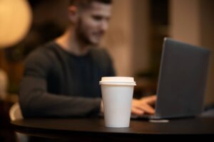 Gobelets en plastique pour boire du café