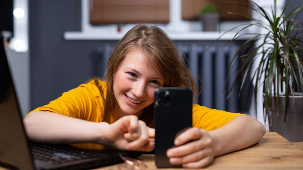 9 signaux que la tech prend trop de place dans ta vie
