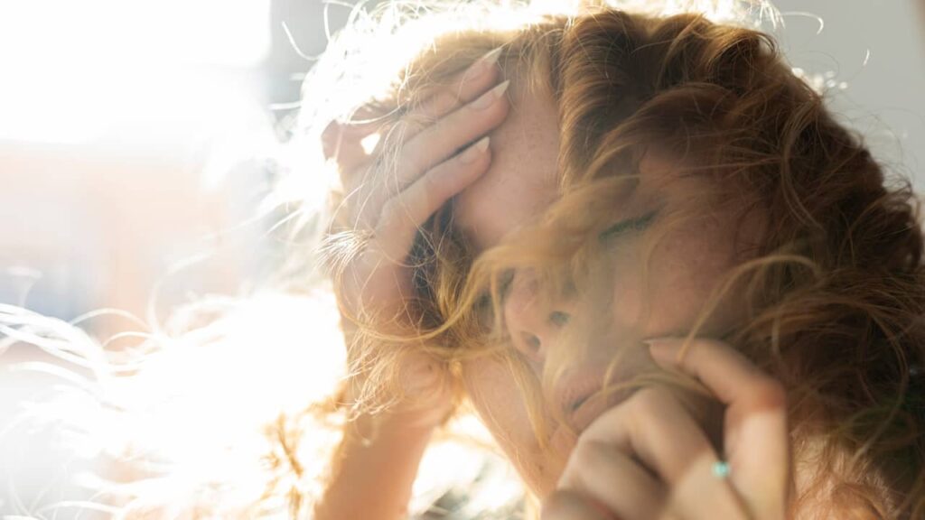 femme fatiguee triste