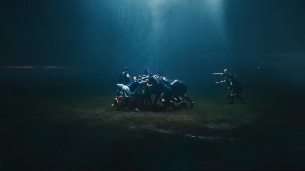 pub Renault « En regardant derrière, on va de l’avant »