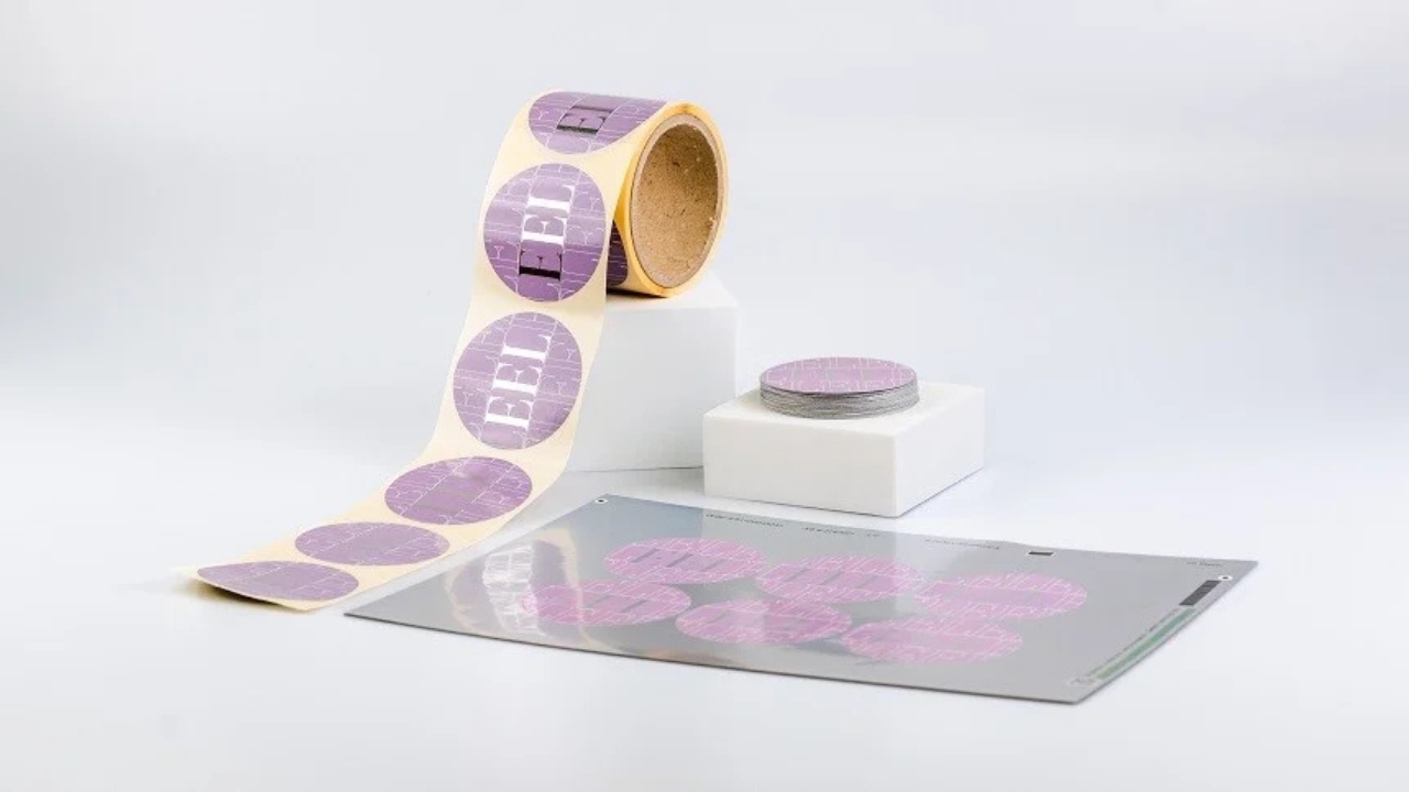 Sticker Commande Du digital au physique : pourquoi le sticker séduit encore