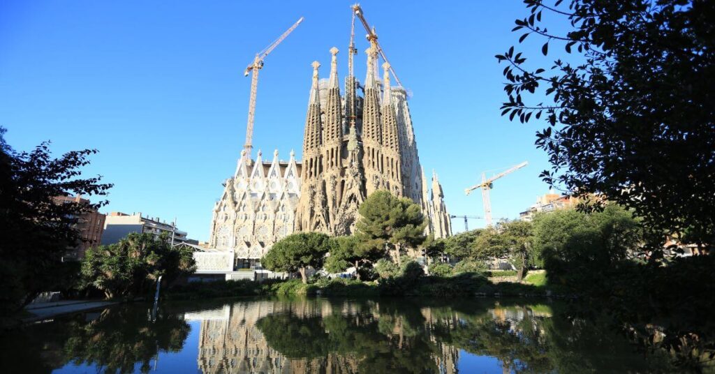 La Sagrada Família, qui serait reproduit par LEGO