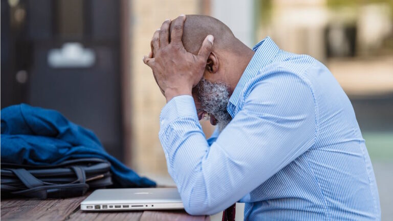Pourquoi le cerveau cherche les problèmes même quand tout va bien