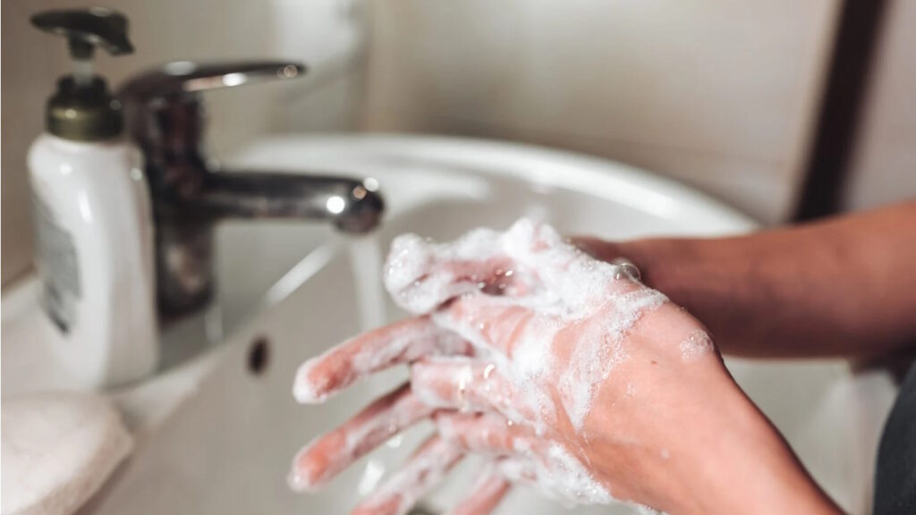 Se laver les mains trop rapidement