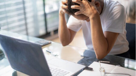 Surcharge mentale : quand le cerveau ne s’arrête jamais Surcharge mentale quand le cerveau ne s’arrête jamais