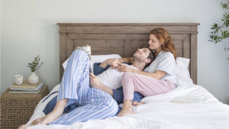 Ces habitudes de couple qui passent inaperçues mais changent tout Ces habitudes de couple qui passent inaperçues mais changent tout