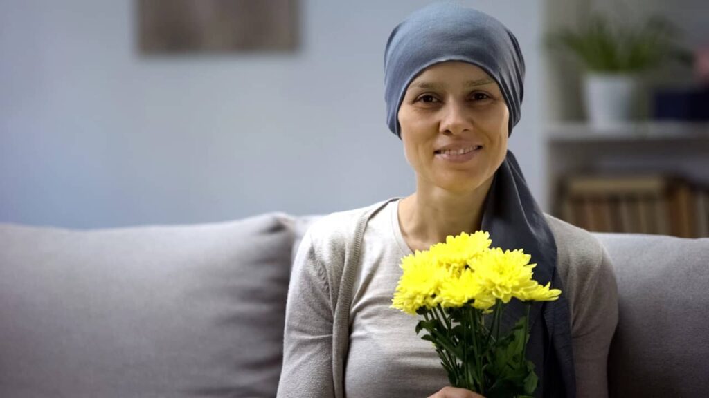 femme remission cancer bouquet fleurs