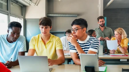 Comprendre les formations post-bac : une préparation stratégique aux concours et carrières d’avenir Comprendre les formations post-bac : une préparation stratégique aux concours et carrières d’avenir