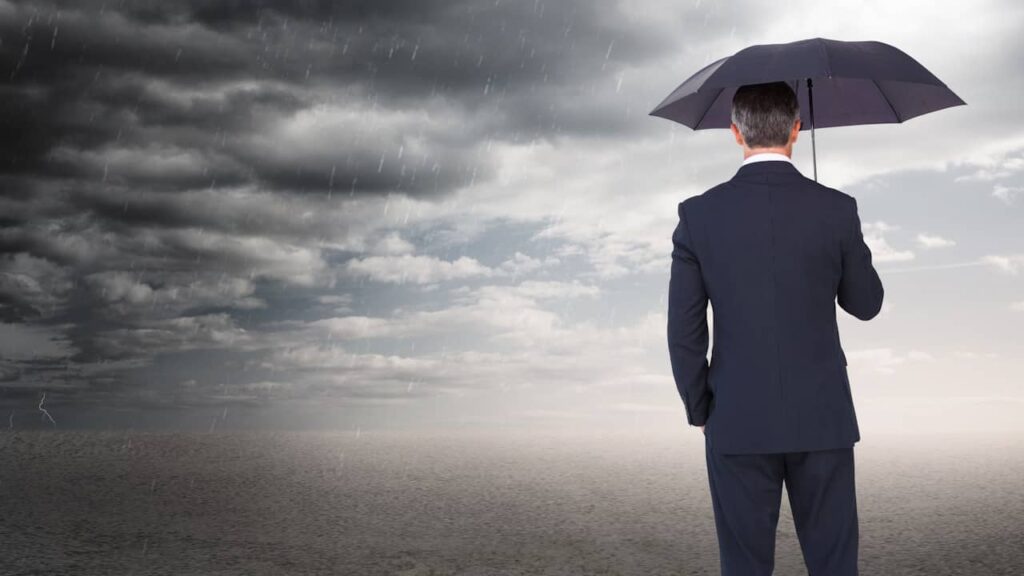 homme parapluie protection