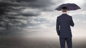 homme parapluie protection
