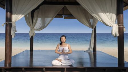 Pourquoi le tourisme spirituel attire de plus en plus de Français en quête de sens ? tourisme spirituel