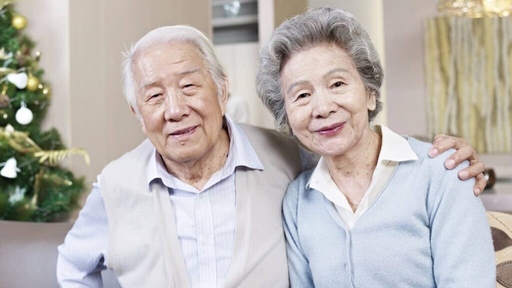 vieux couple asiatique