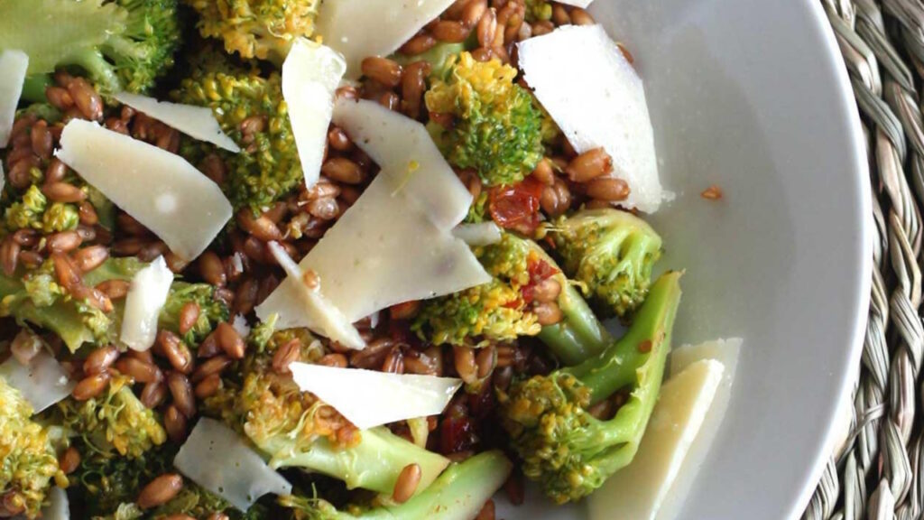 10 idées de salades complètes et rassasiantes pour le soir