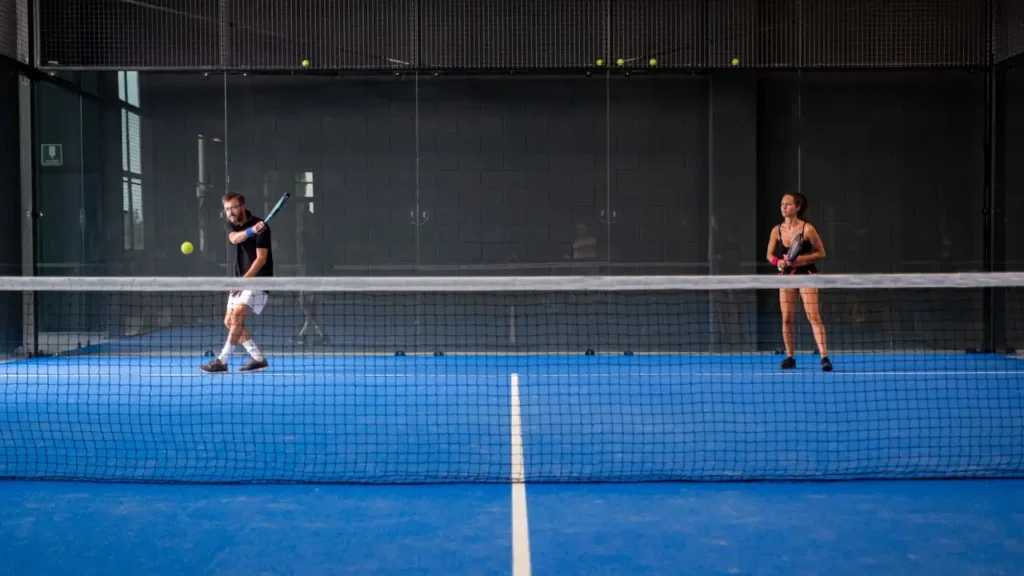 Le padel : pourquoi ce sport de raquette explose en France ? Le padel : pourquoi ce sport de raquette explose en France ?