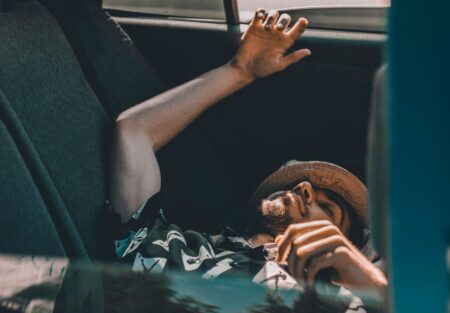Dormir dans sa voiture en France : légal, mais pas sans règles Dormir dans sa voiture en France