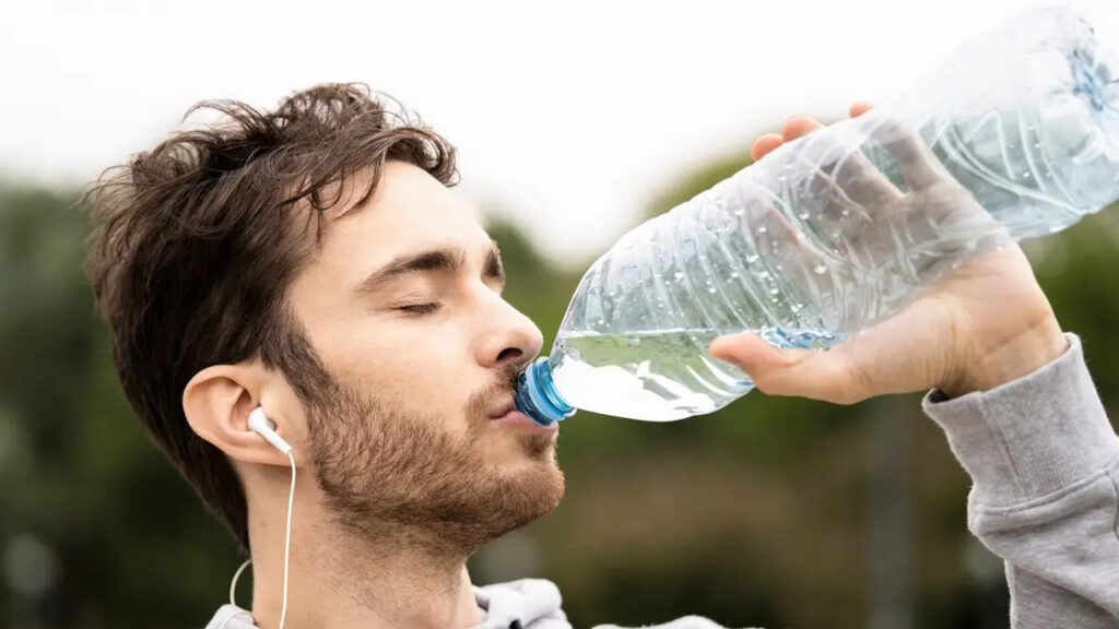 Boire suffisamment d’eau