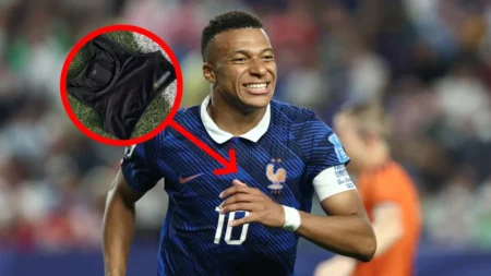 Pourquoi Kylian Mbappé et les Bleus portent-ils une brassière sous leur maillot au Mondial 2026 ? Mondial 2026 : les joueurs avec une brassière GPS sous le maillot ?