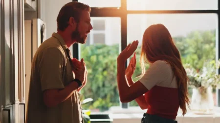 Non, ce n’est pas dans votre tête : la canicule rend vraiment les couples plus irritables Pourquoi la canicule rend les couples plus irritables ?