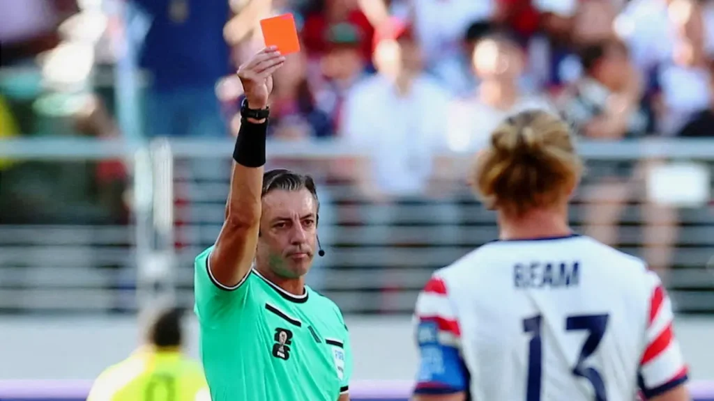 Carton rouge en Coupe du monde : ce qu'il coûte vraiment