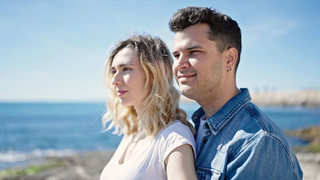 couple regarde meme direction