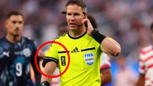 Pourquoi les arbitres du Mondial 2026 ont de grosses épaules ?