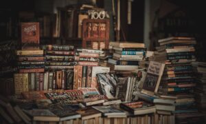 Anthropic achète et détruit des livres anciens