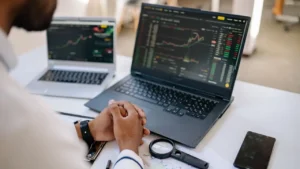 Placements en ligne : quels critères pour choisir sa plateforme de trading en toute sécurité ?