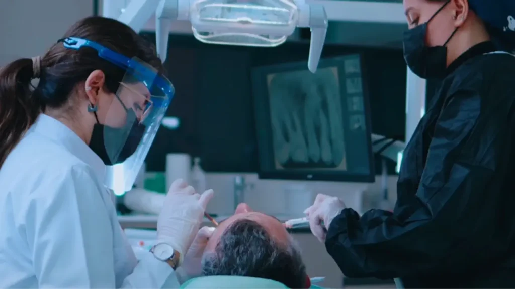 Smile Makeover vs Facettes : que choisir pour ses dents ?