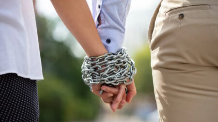 Les signes qu’une relation est plus toxique qu’elle n’en a l’air Les signes qu’une relation est plus toxique qu’elle n’en a l’air