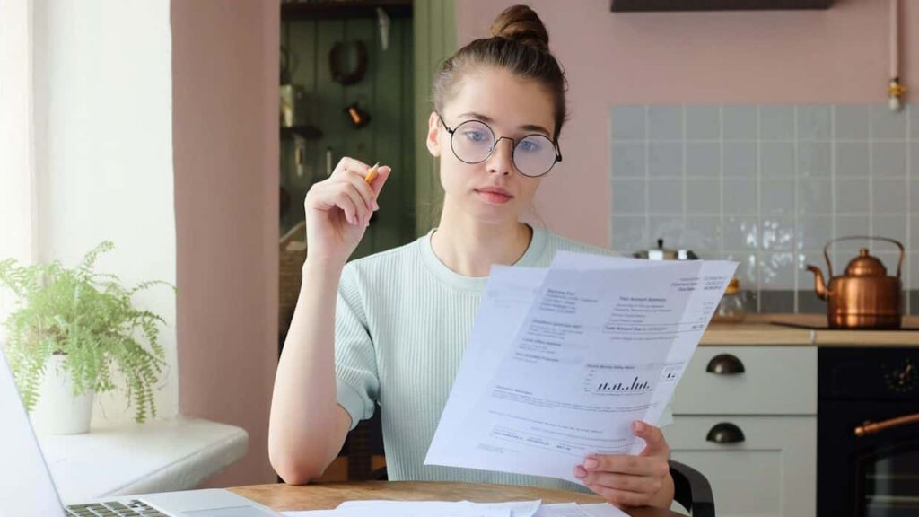 Vérifier régulièrement son relevé bancaire