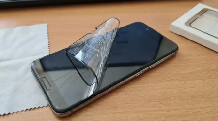 En vrai, faut-il encore un protège-écran sur un smartphone haut de gamme ? Un protège-écran n'est plus indispensable