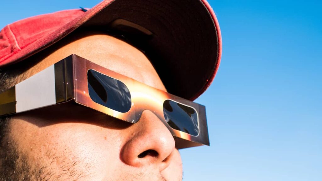 lunettes spéciales eclipse solaire