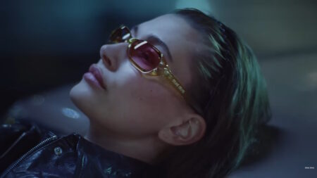 Musique de la pub Miu Miu 2026 avec Hailey Bieber et Xiao Wen Ju pub Miu Miu 2026 avec Hailey Bieber et Xiao Wen Ju