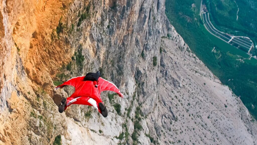 wingsuit falaise vol saut